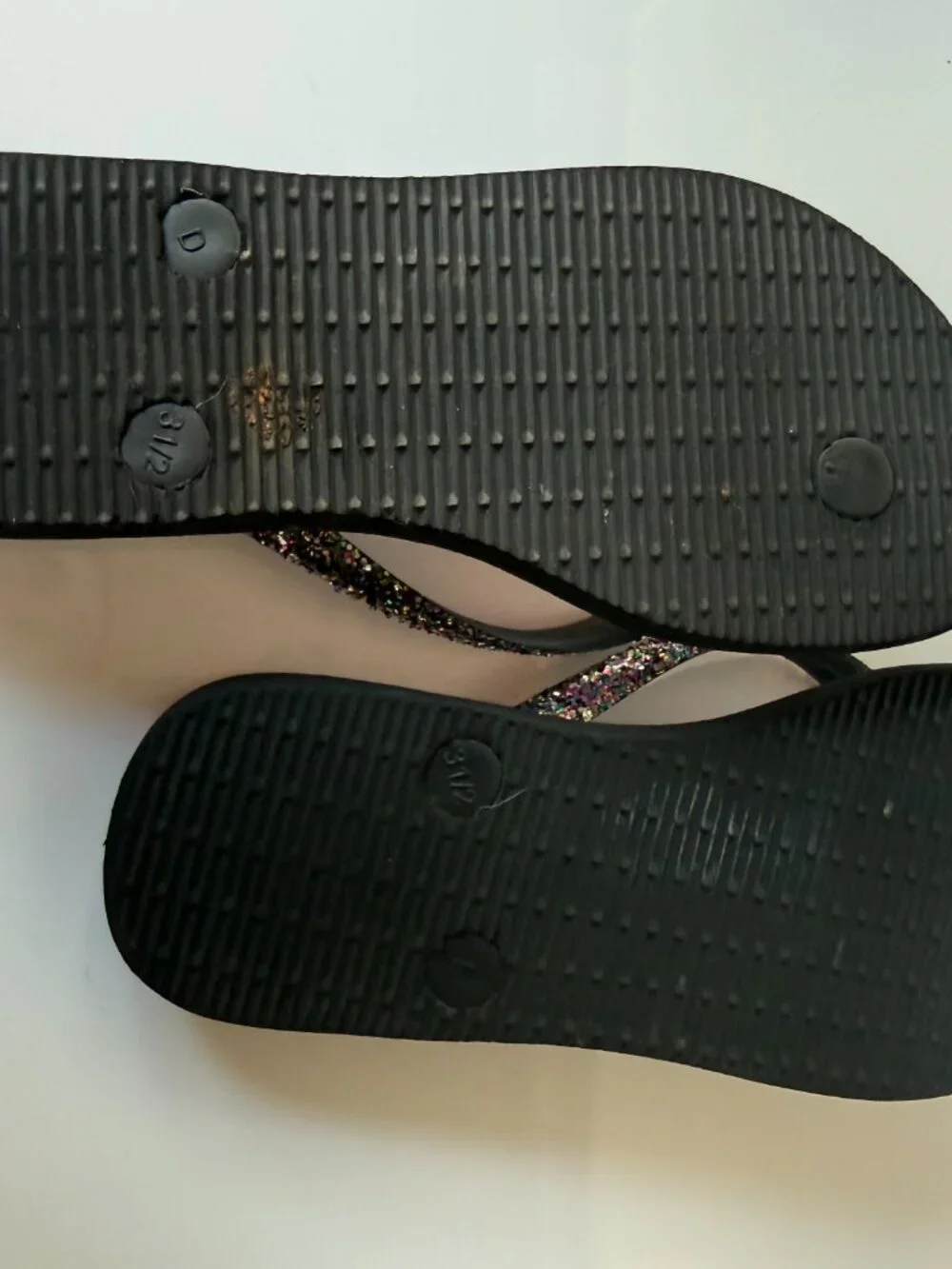 NWOT Girls Havianas Glitter Flip Flops